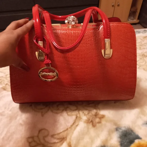 Sorrentino Red Purse - Picture 2 of 6